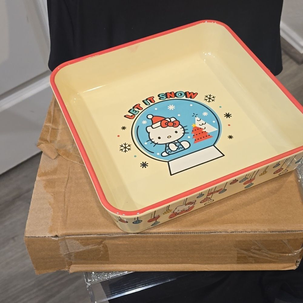 Hello Kitty Let It Snow Rectangular Baking Dish - Picture 4 of 5